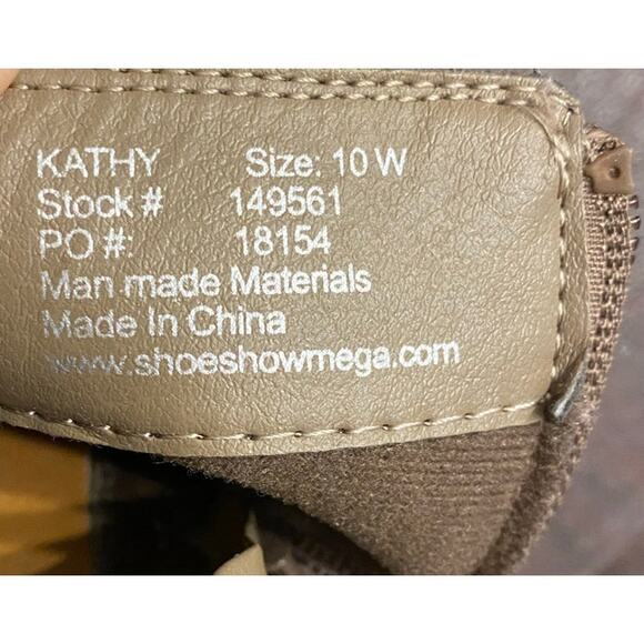 Dominique Nicole Taupe Suede Kathy Ankle Boots Sz 10 Wide Zip Side Western Style - Picture 7 of 8